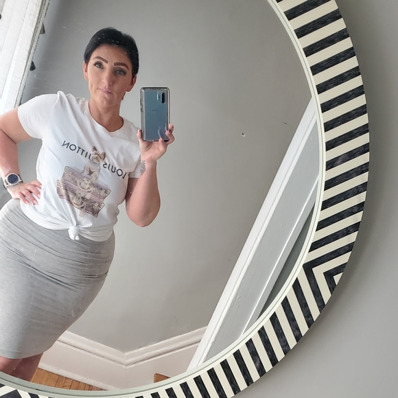 Follow me on IG 📷 Meet your Posher, Renee' - Picture 4 of 11